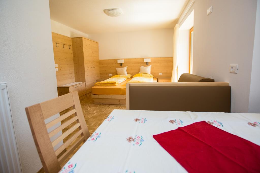 Appartamenti Genziana La Villa  Ruang foto