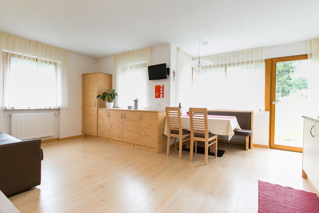 Appartamenti Genziana La Villa  Ruang foto