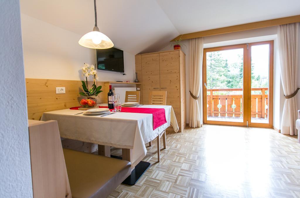 Appartamenti Genziana La Villa  Ruang foto